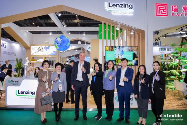 �m���y��Ʒ����2023intertextile�Ҽ�չ��(li��n)��8�ҹ���(y��ng)朻���_��һ��(ch��ng)��̼֮��